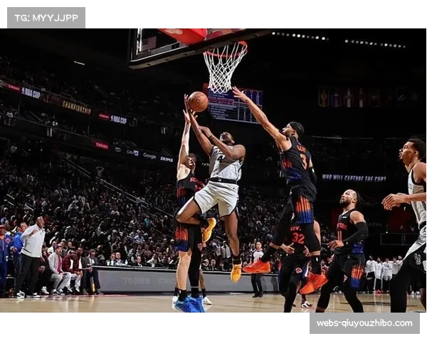 马刺团队配合精湛 传球跑位制造空位投篮机会