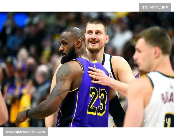 约基奇关键时刻策应能力 破解湖人双塔防守布局