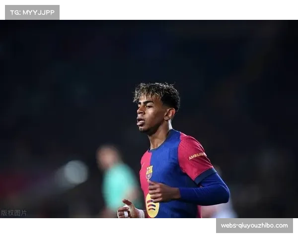 巴萨高位压迫致西班牙人后场出球失误 亚马尔肋部渗透造首球 巴萨高位压迫致西班牙人后场出球失误 亚马尔肋部渗透造首球